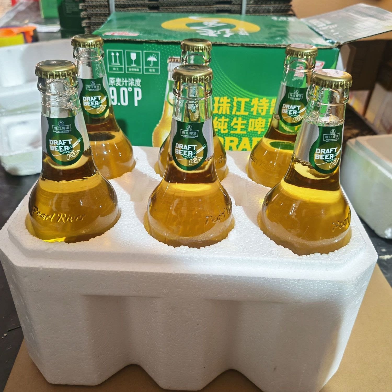 整箱玻璃瓶装火锅人气酒水珠江啤酒珠江纯生啤酒经典啤酒图片