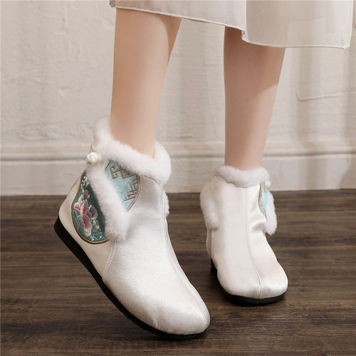 中国风绣花靴平底老北京布鞋防滑