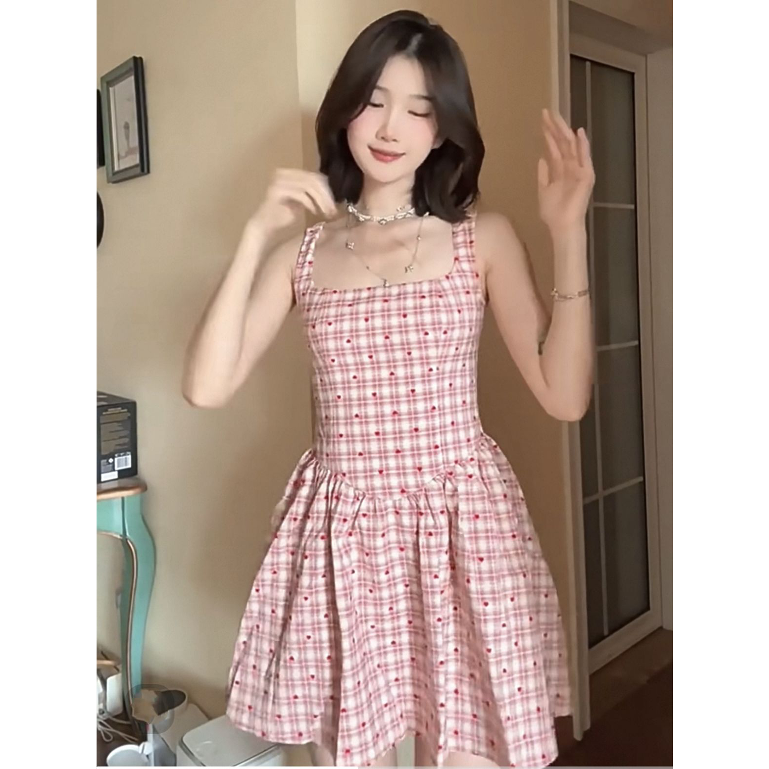 韩系少女粉色波点格子吊带连衣裙女夏季小个子独特漂亮掐腰短裙子