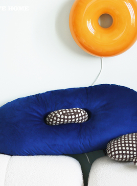 INLIFEHOME原创个性趣味小众沙发长条抱枕蓝色靠枕腰枕中古风特色