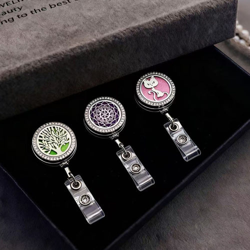 香薰小猫证件扣好易拉伸缩卡套气质医护士胸牌白领门禁挂绳创意