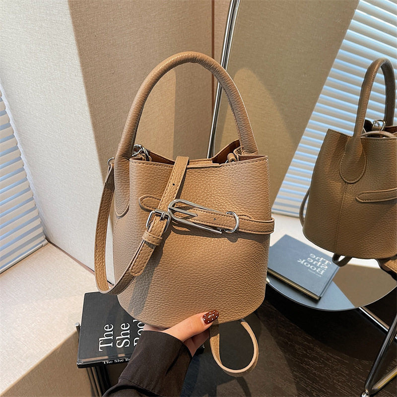 高级感软皮手提水桶包女2026新款小众荔枝纹斜挎包百搭通勤单肩包,箱包皮具/热销女包/男包,水桶包,淘宝优惠券,粉丝福利购,淘宝优惠卷