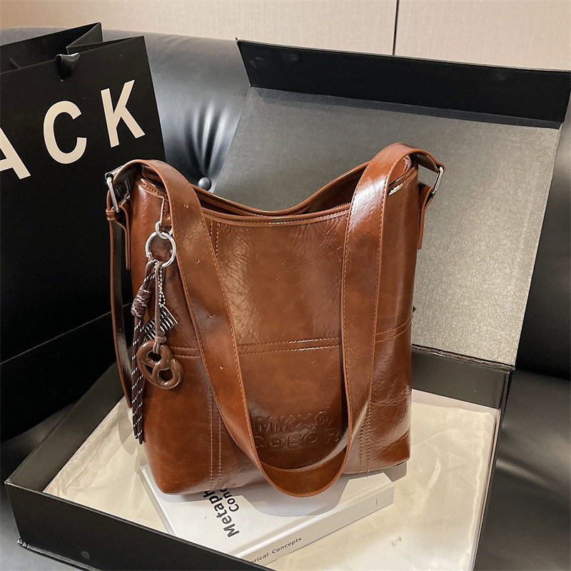 韩版复古蜡油皮通勤水桶包2026新款女士单肩包大容量斜挎托特包潮,箱包皮具/热销女包/男包,水桶包,淘宝优惠券,粉丝福利购,淘宝优惠卷