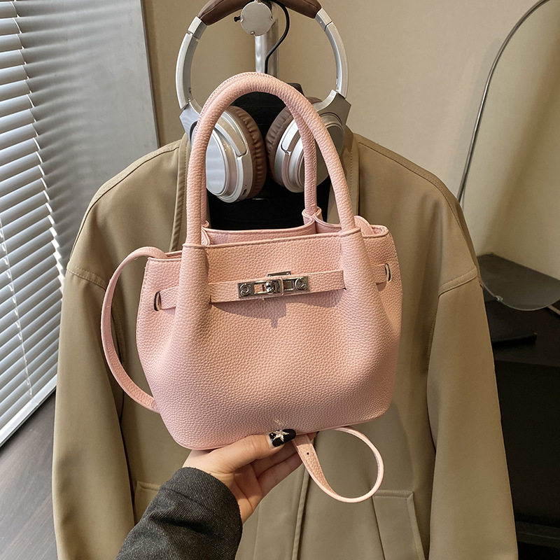 韩版时髦小拎包手提水桶包包女2026新款小众轻奢通勤单肩斜挎包,箱包皮具/热销女包/男包,水桶包,淘宝优惠券,粉丝福利购,淘宝优惠卷
