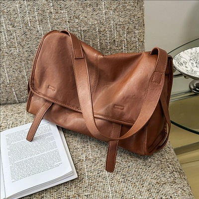复古轻奢植揉皮大容量邮差包松弛感单肩托特包高级感通勤斜挎包女
