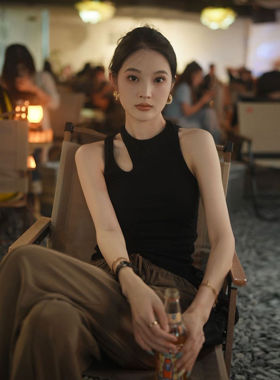 斜肩吊带背心女带胸垫一体外穿美背修身打底内搭甜酷欧美挂脖上衣