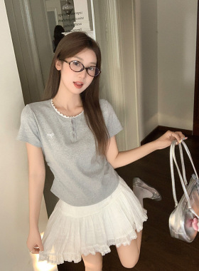 韩系独特时尚正肩短袖T恤女夏季新款蕾丝拼接刺绣蝴蝶结褶皱上衣