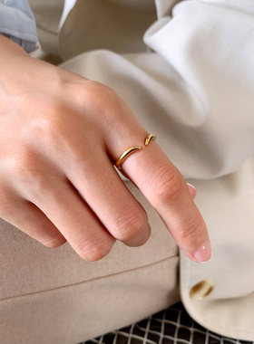 简约素圈两头尖尖开口牛角戒指个性气质情侣指环混搭叠戴食指戒子