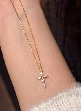 轻奢镶钻金色十字架吊坠项链