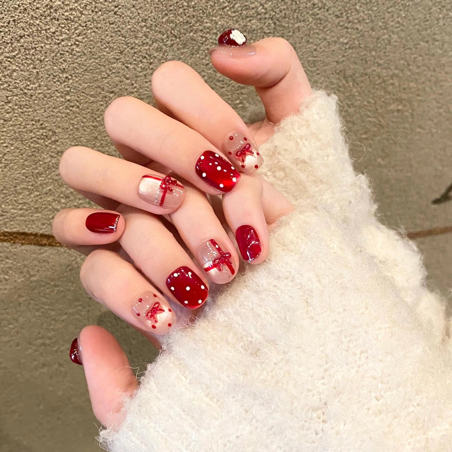 新年红色波点蝴蝶结美甲穿戴甲2025新款高级感可爱显白美甲贴片,彩妆/香水/美妆工具,穿戴甲/甲片,淘宝优惠券,粉丝福利购,淘宝优惠卷