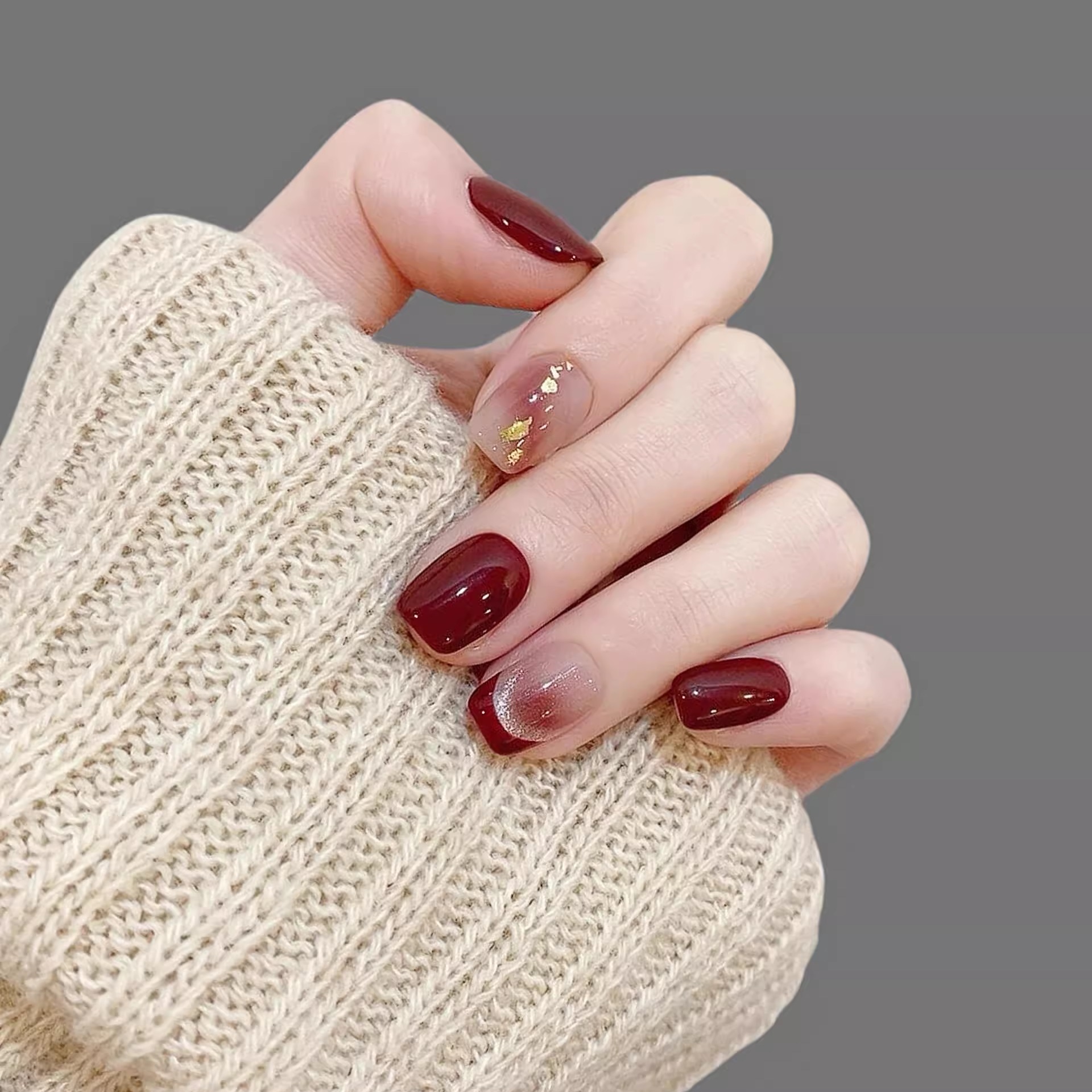 秋冬新款车厘子红法式美甲穿戴甲短款高级感光疗显白美甲成品贴片