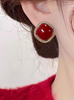 美美子2026新年红色银针耳钉