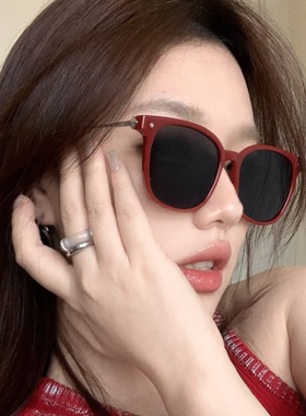 2025新款安其拉红方形圆脸墨镜女