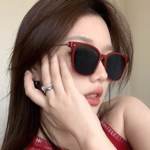 2026春夏安其拉红方形圆脸墨镜女