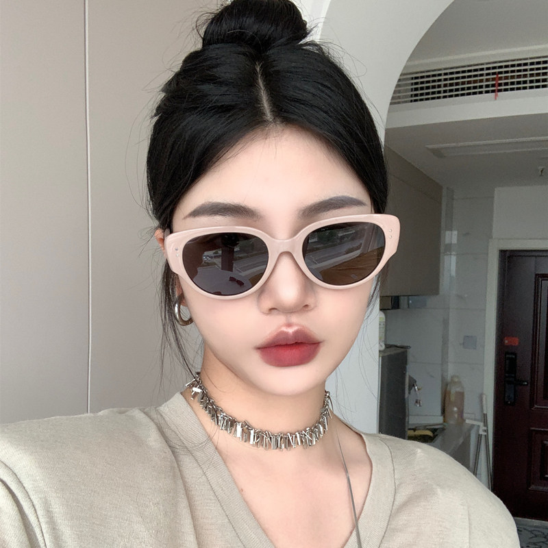 复古奶茶粉猫眼欧美辣妹高级感gm墨镜女潮方圆脸TR超轻偏光太阳镜