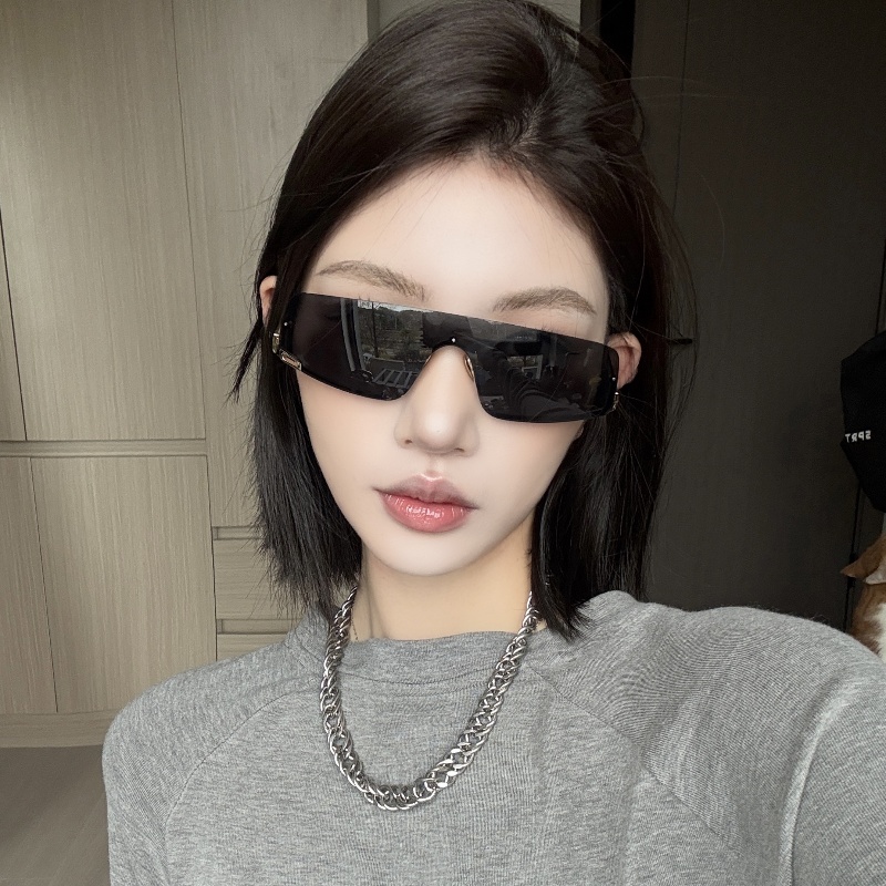 下半框复古黑色亚裔辣妹风墨镜女