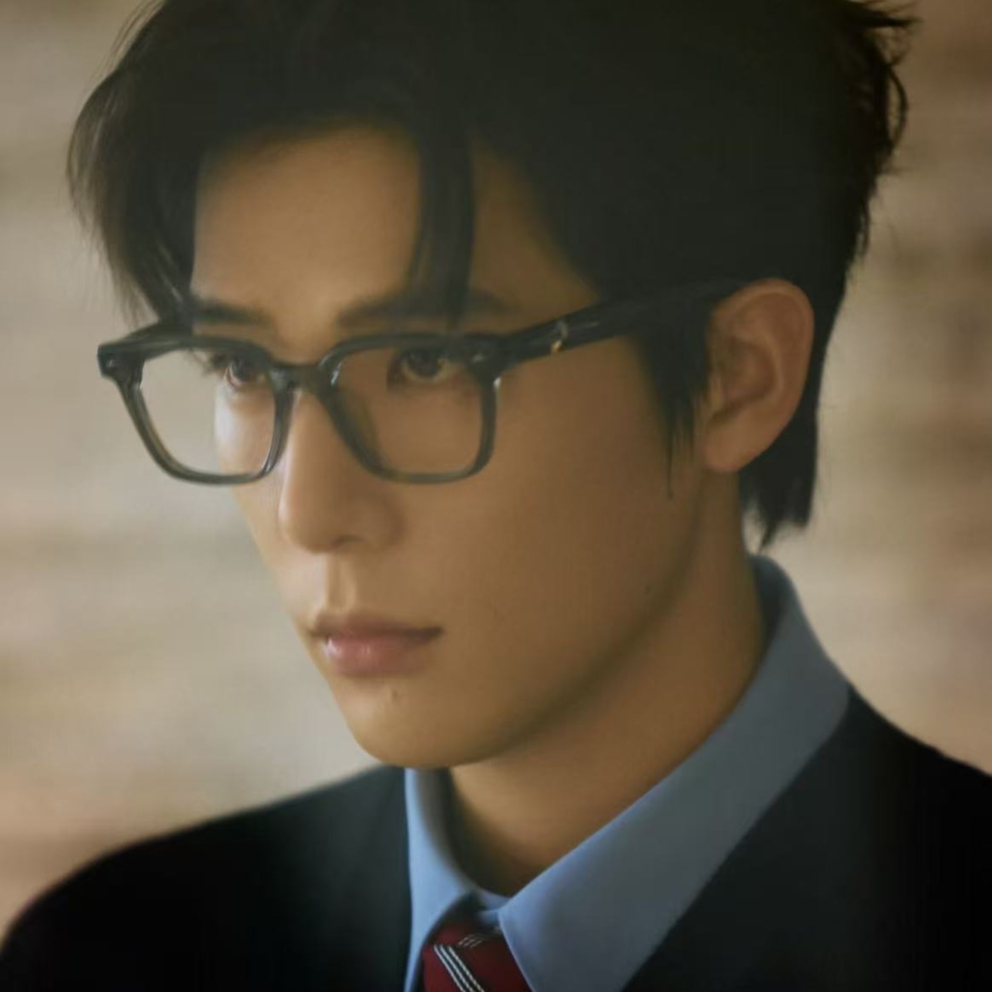 王安宇同款复古透灰色方形眼镜男