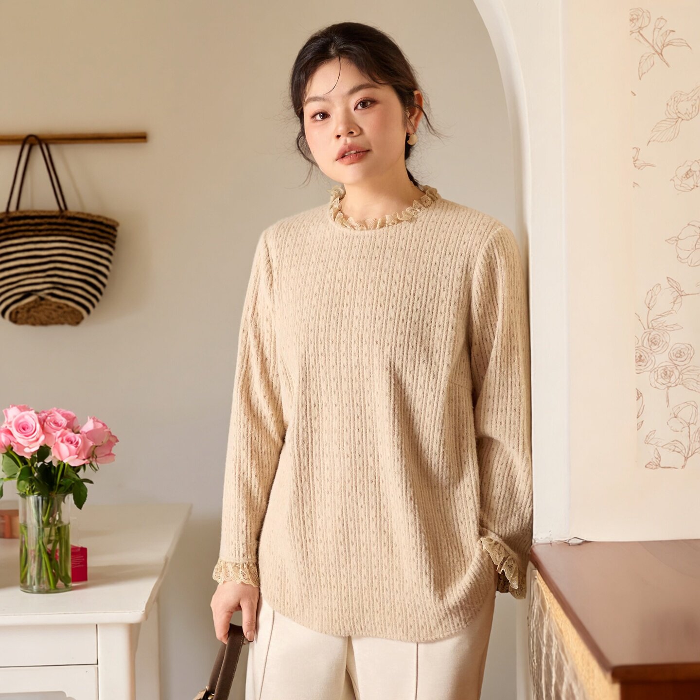 美丽客栈高端大码胖mm内搭可外穿蕾丝打底衫显瘦遮肚圆领长袖T恤