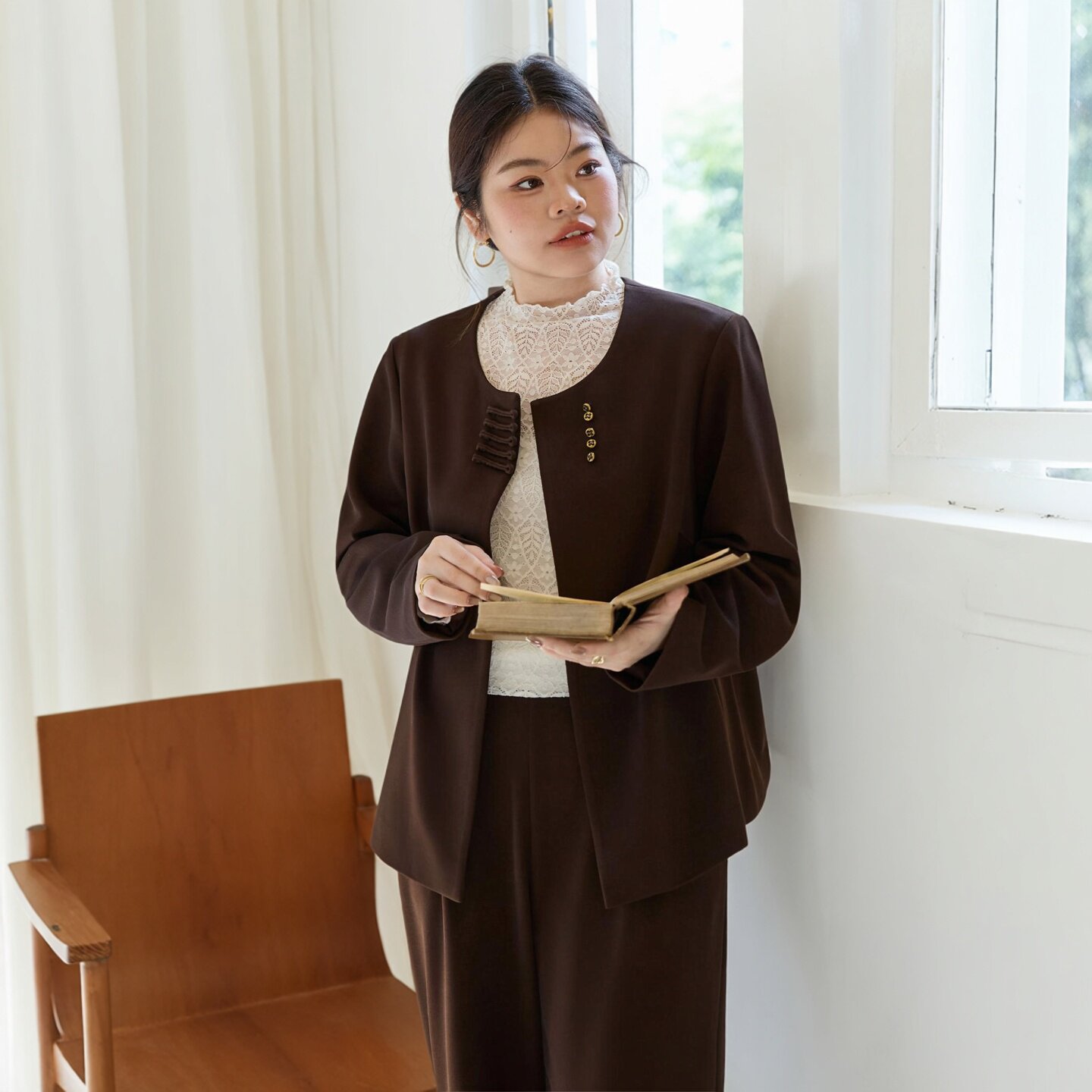 美丽客栈大码女装胖mm气质外套2025秋冬新款宽松显瘦一字扣上衣女