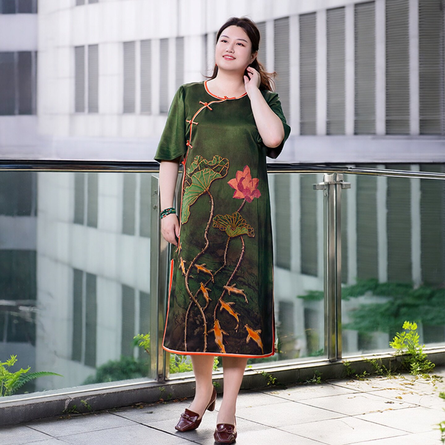 美丽客栈莲鲤共舞连衣裙夏宽松改良大码女装桑蚕丝中式复古连衣裙
