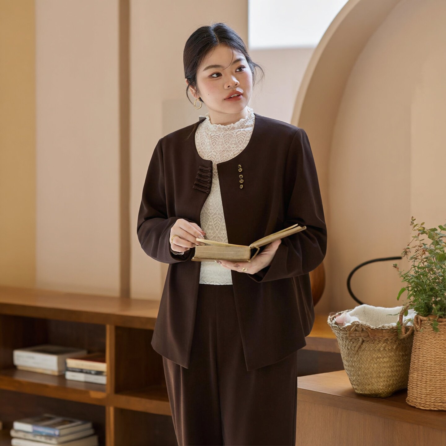 美丽客栈大码女装胖mm气质外套2026春秋新款宽松显瘦一字扣上衣女