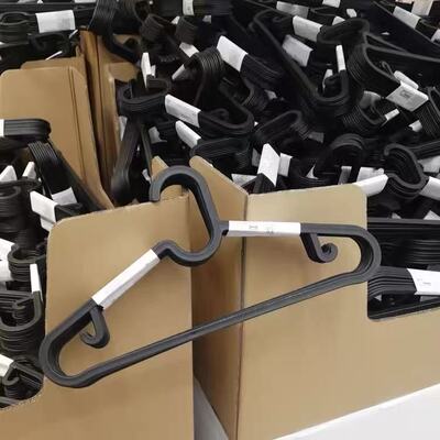 宜家埃斯汀无痕防滑衣撑10个装黑色塑料家用干湿两用衣服挂