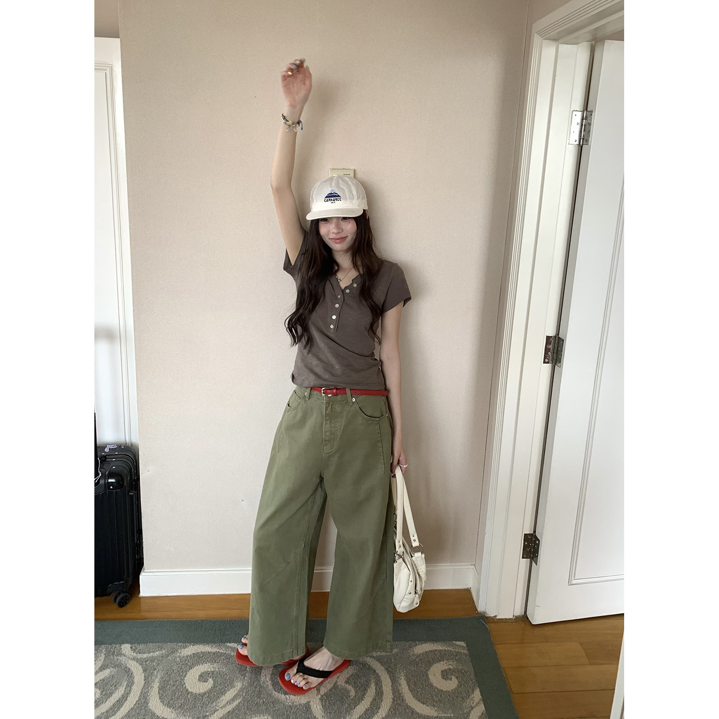 荒荒家 时髦9分军绿色休闲裤2026夏季新款宽松复古工装阔腿裤女