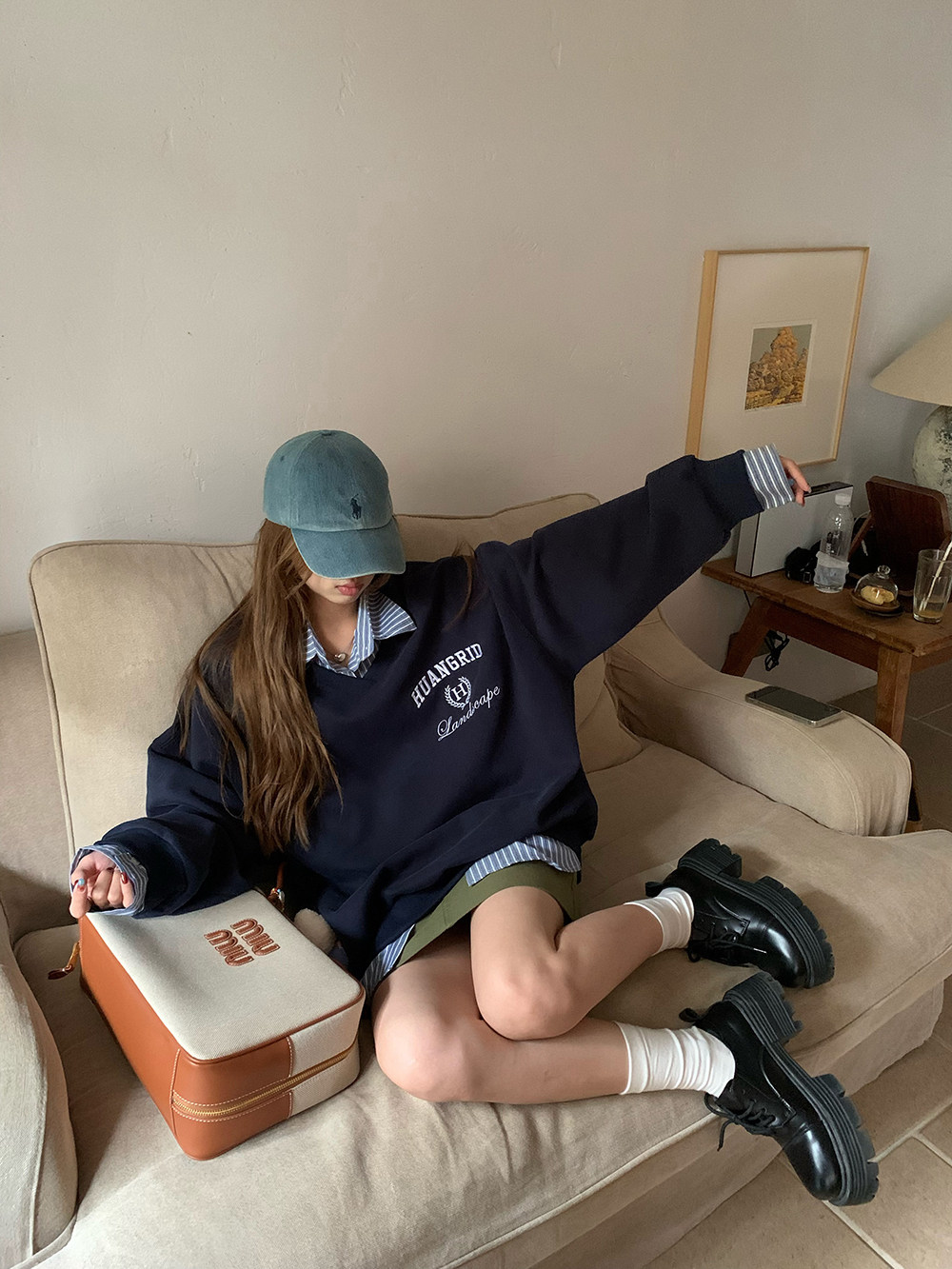 荒荒家 学院风印花V领卫衣2025新款春秋减龄设计圆领套头上衣女