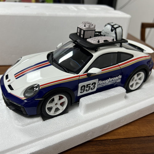 MINICHAMPS 1:18 保时捷 911 DAKAR 蓝色带车顶行李架 合金全开