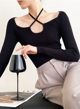 交叉系带挂脖针织衫女2026秋季设计感辣妹镂空露锁骨修身打底毛衣