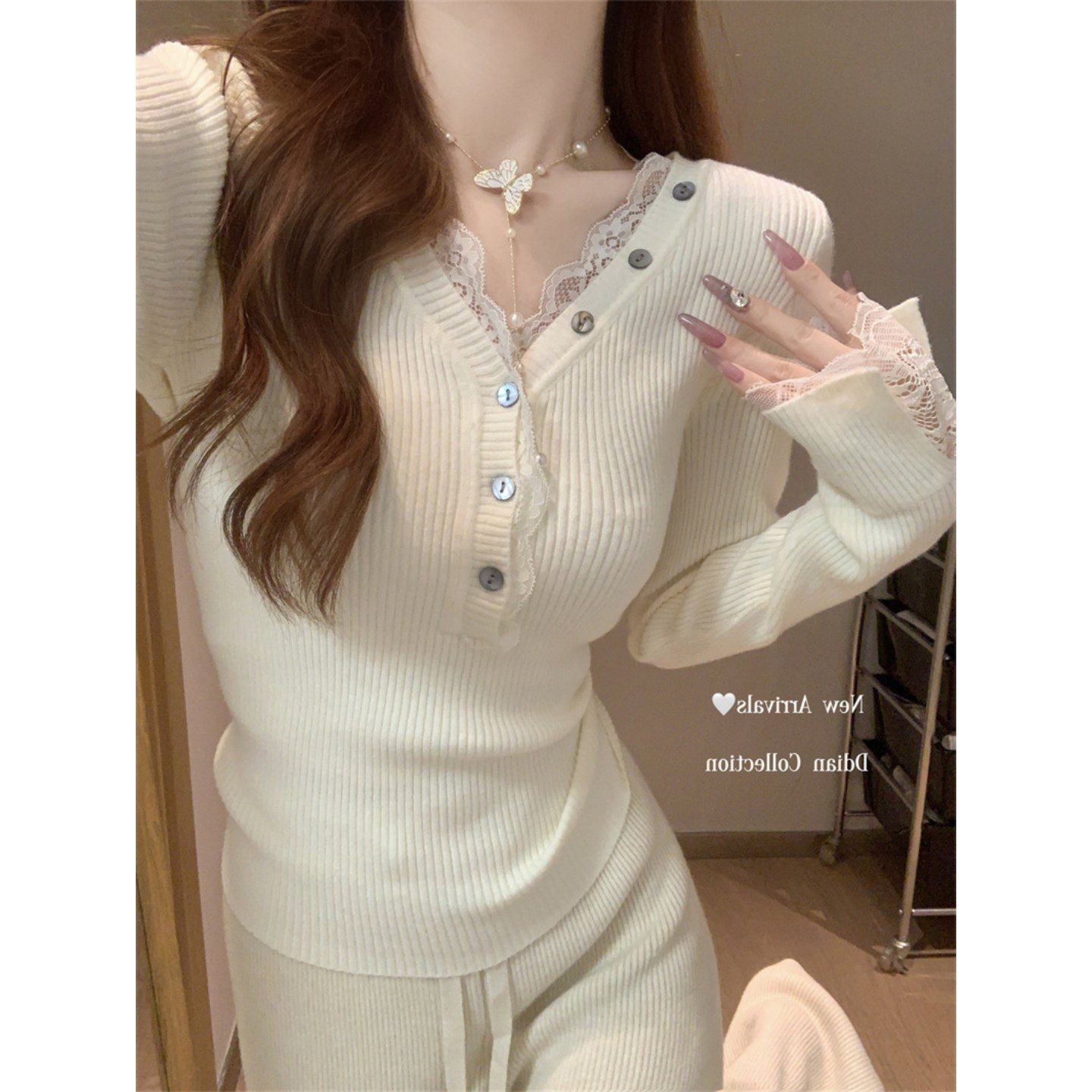 纯欲绝美v领蕾丝拼接打底衫女