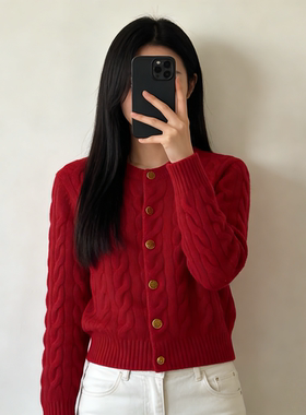 红色羊绒开衫女金扣绞花纹针织衫老钱风百搭毛衣