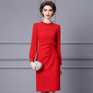 枝荔红色连衣裙长袖2024年春季新款精致钉珠褶皱高腰显瘦包臀裙子