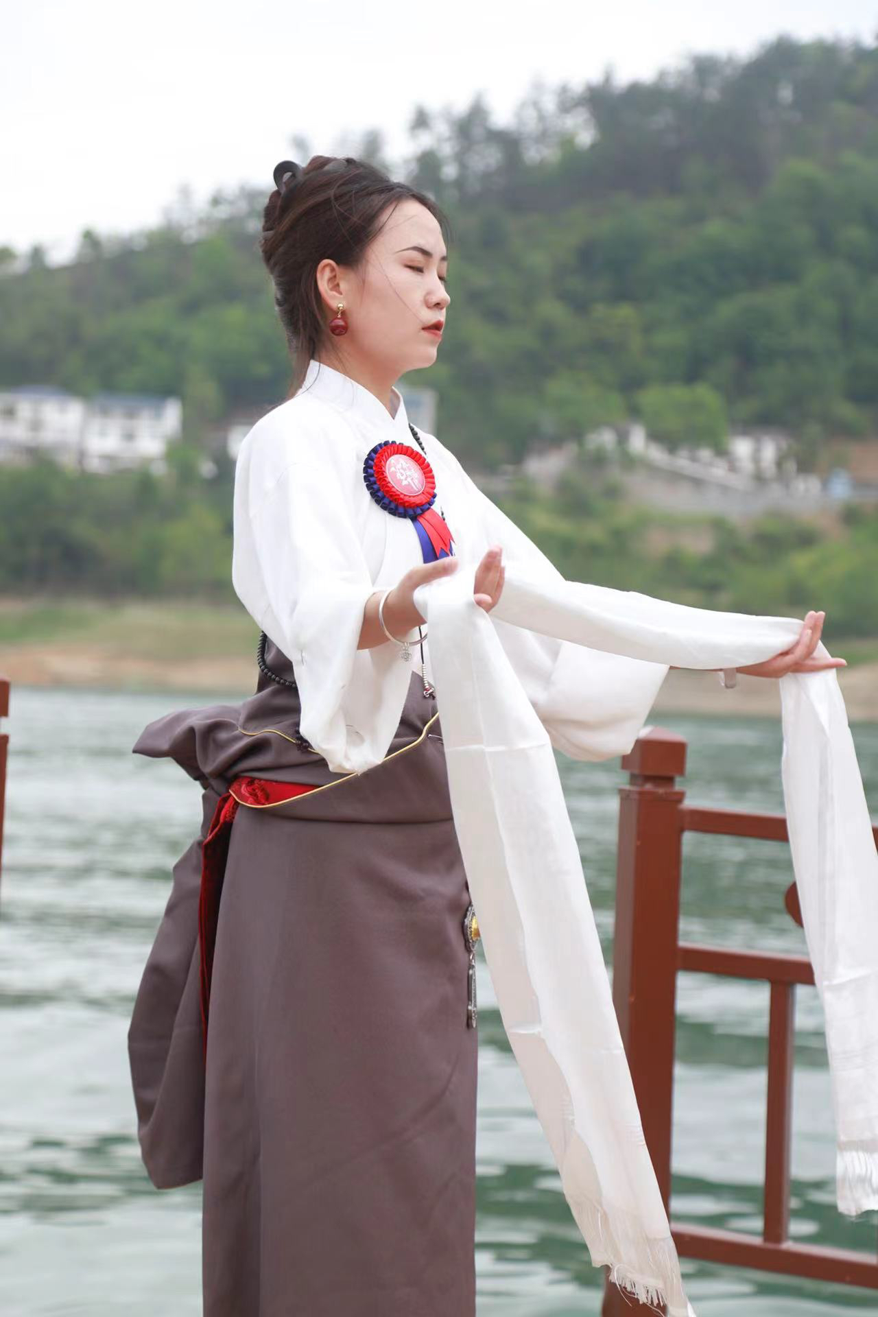 经典藏袍外搭民族风女款藏装舞蹈演出服藏服休闲款