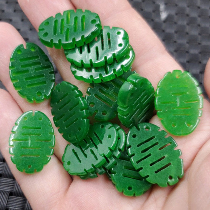 玉石挂件碧绿色喜字挂件石英岩玉双喜吊坠菠菜绿吊坠项链坠玉坠