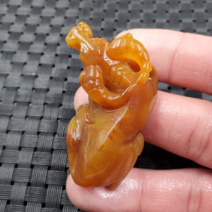 新款天然玉石黄龙玉牛挂件青花黄龙玉立体牛吊坠玉石牛玉坠