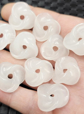 新疆和田白玉三角形玉石挂件