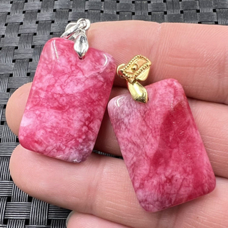 玉石挂件桃花玉平安牌挂件粉色无事牌吊坠石英岩玉吊坠项链坠玉坠