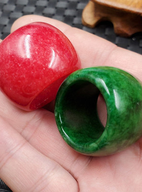 厂家直销玉石扳指绿色干青色扳指加宽鸡血红扳指饰品戒指玉石指环