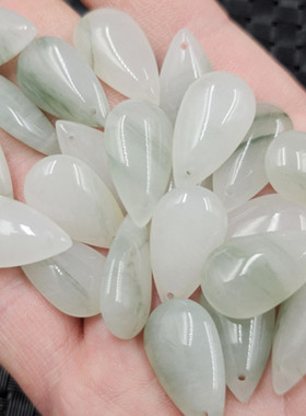 天山翠水滴玉石挂件翠绿