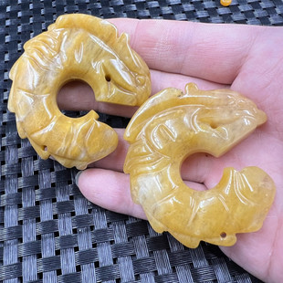 仿古文玩 黄龙玉生肖龙挂件 双面雕刻龙勾吊坠项链坠玉石挂件车挂