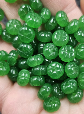 碧绿色南瓜珠玉石散珠菠菜绿