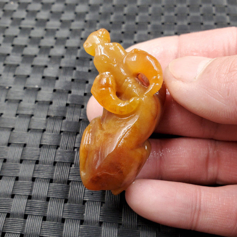 实物拍照天然玉石黄龙玉生肖牛挂件手工雕刻立体生肖牛吊坠玉石牛