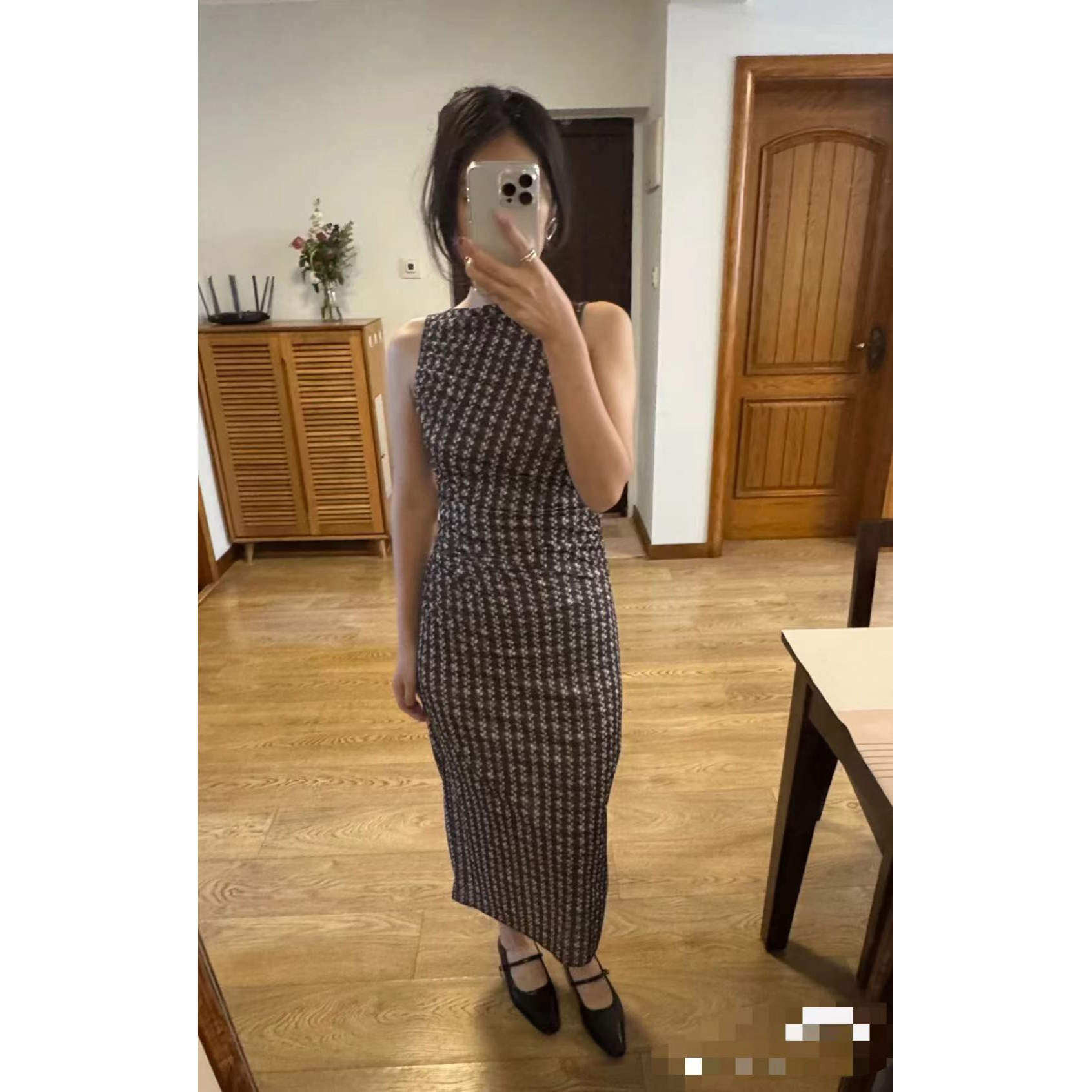 巨显女性s型线条~26年夏 优雅女人味 超薄 蛀虫纱 千鸟格连衣裙p3