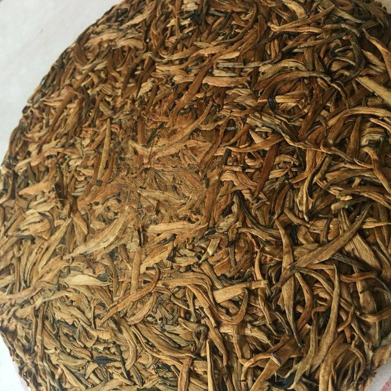 基诺山寨云南大金芽金针云南古树滇红茶饼金芽饼357g特级茶叶