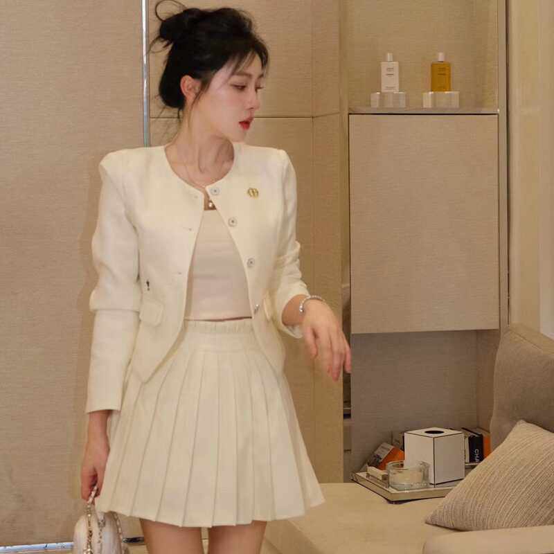 深圳南油高端女装2024早秋小蜜蜂刺绣西装外套加短裙西装套装两件