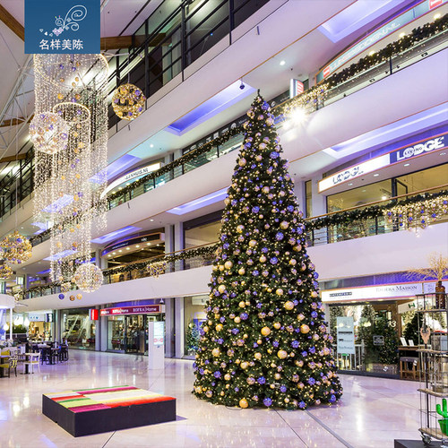 名样美陈商场中庭吊挂圣诞装饰灯帘发光球大型圣诞树酒店大堂布置