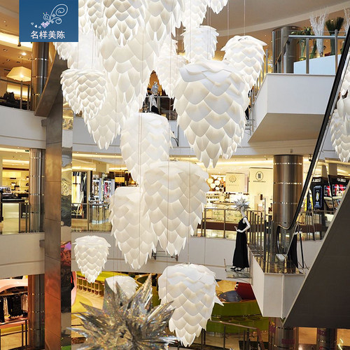 名样美陈大型购物中心中庭松果吊挂装饰圣诞节布置网红灯饰定制