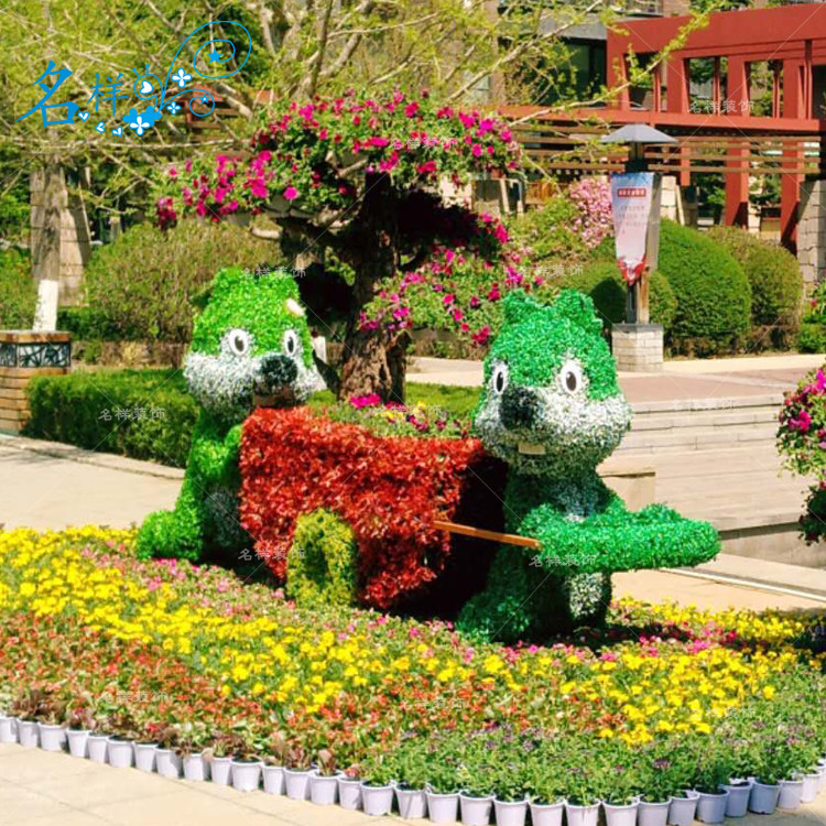名样美陈五一劳动节日松鼠推车户外仿真绿植雕塑绿雕艺术花坛定制