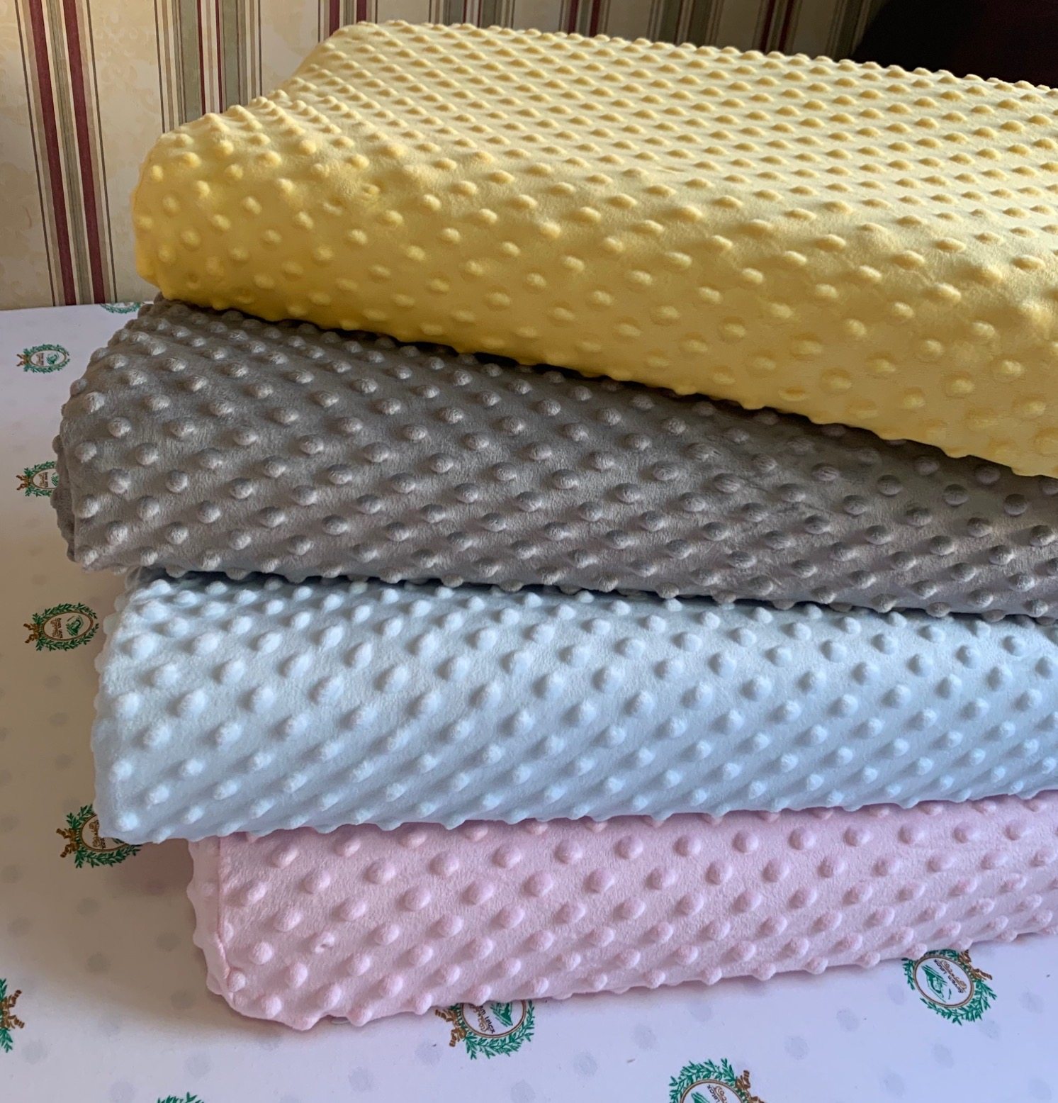 乳胶枕记忆棉专用枕套柔软秋冬加厚加绒豆豆绒不起静电耐洗不变形